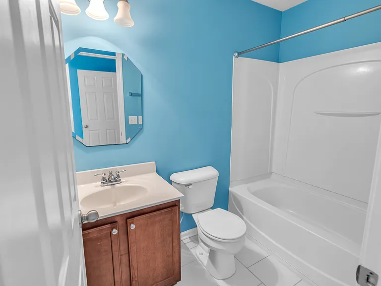 240 Seymour Pl — Photo 20