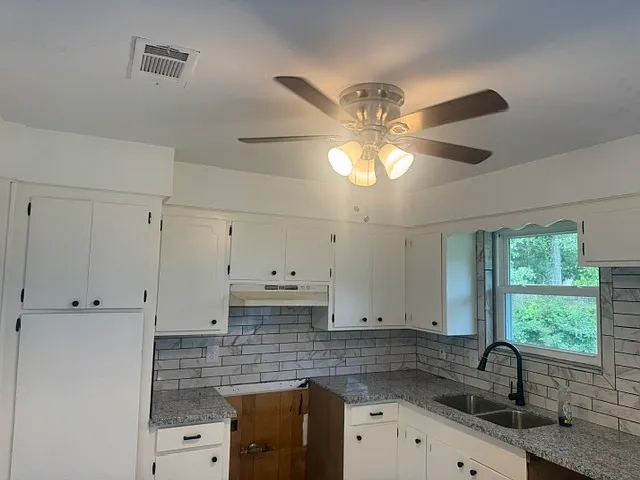 6221 Maplewood Drive — Photo 4