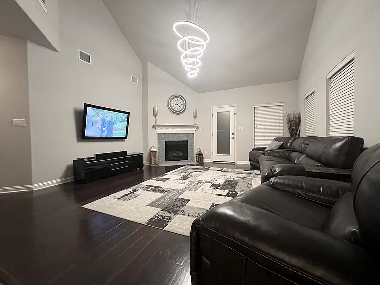 102 Waverly Spire Ct — Photo 15