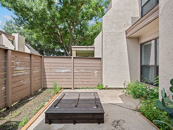 2nd image of 3121 Park Ln APT 1125