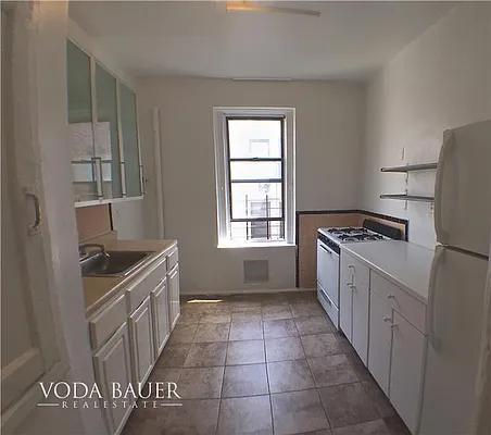 Rented by Voda Bauer Real Estate | media 5