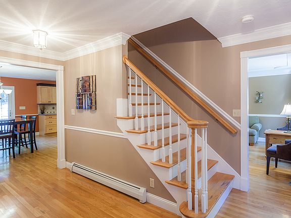 4th image of 8 Grange Ct