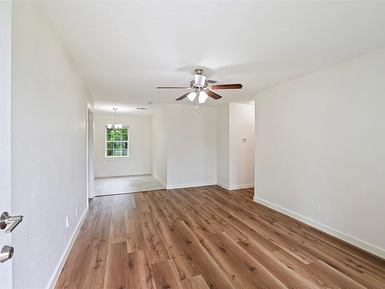 504 Burke Rd — Photo 23