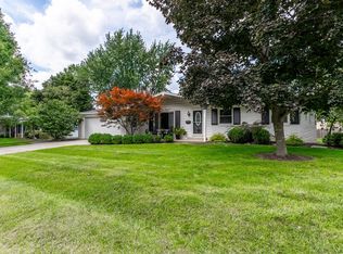 2727 Roscommon Dr, Fort Wayne, IN 46805