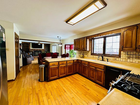3rd image of 40W868 Creekwood Dr