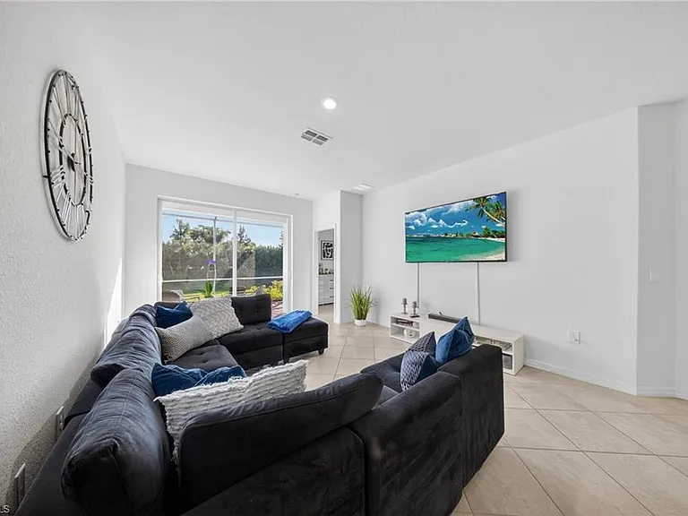 2196 Dragonfruit Way — Photo 5