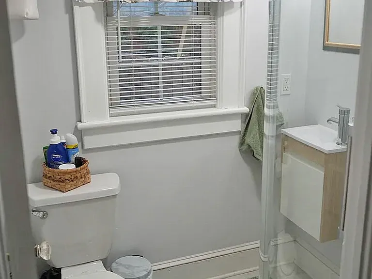 1044 N Main St — Photo 10