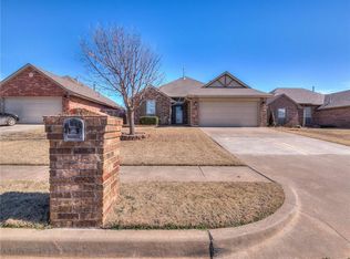 7512 Meadow Lake Dr, Yukon, OK 73099