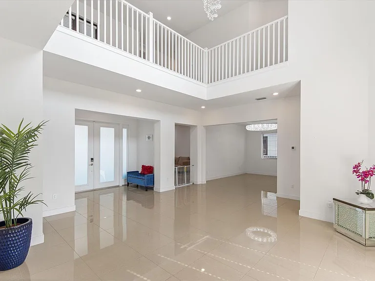 10830 Moore Dr — Photo 4