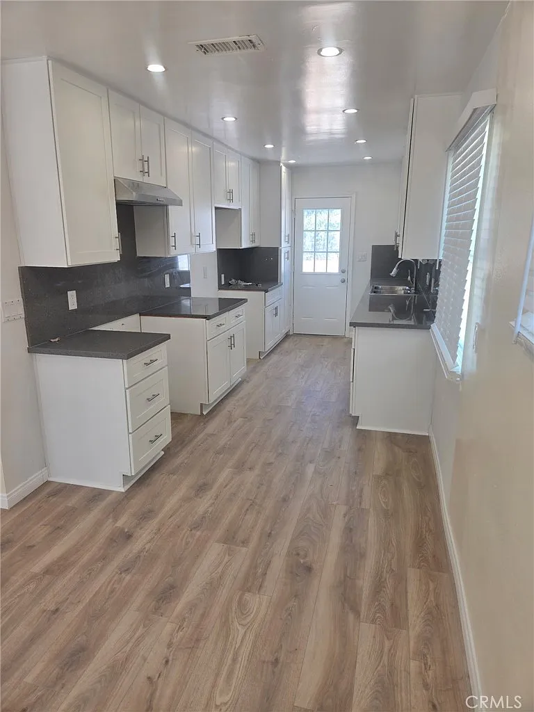 3 bed, 1112 sqft, $3,600 — Photo 4
