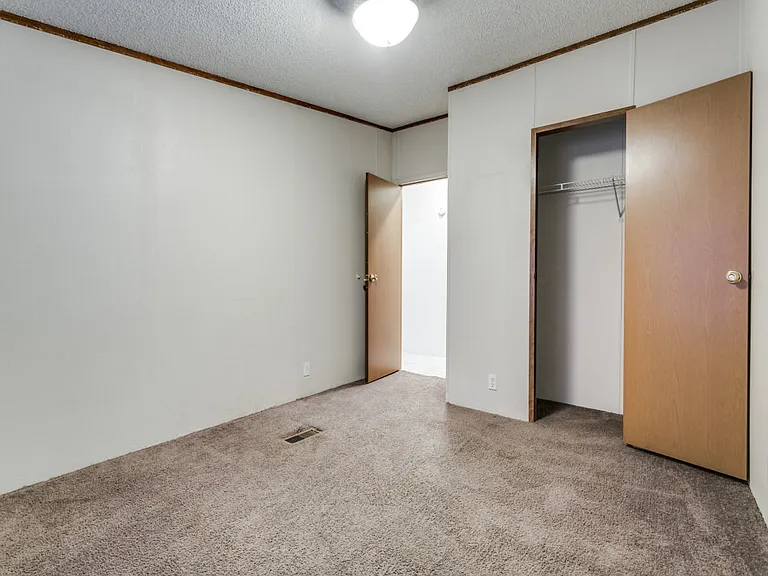1224 Woodsey Ct — Photo 10
