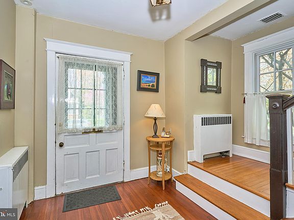 5th image of 627 N Kenmore St