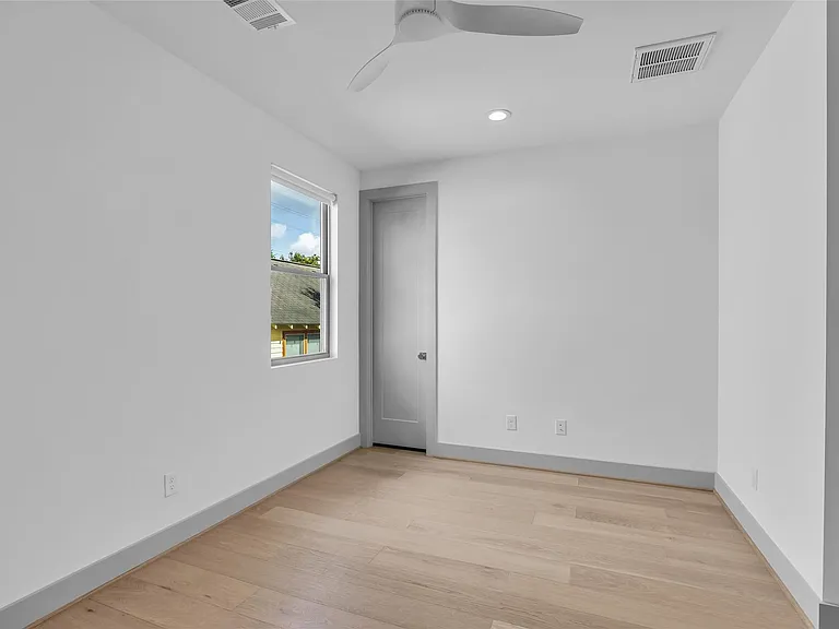 1724 Ridgewood St — Photo 26