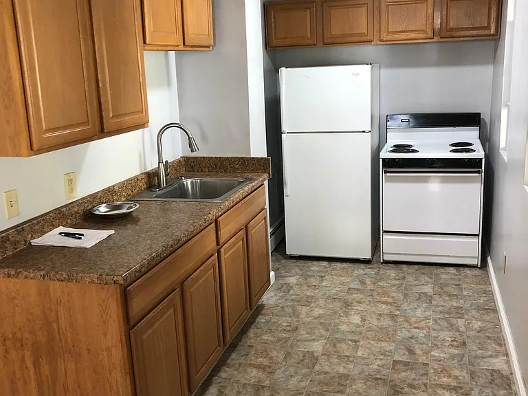 36 Clinton St #1 — Photo 3