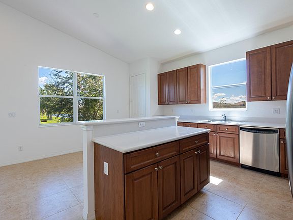 4th image of 754 Aberfoyle Avenue