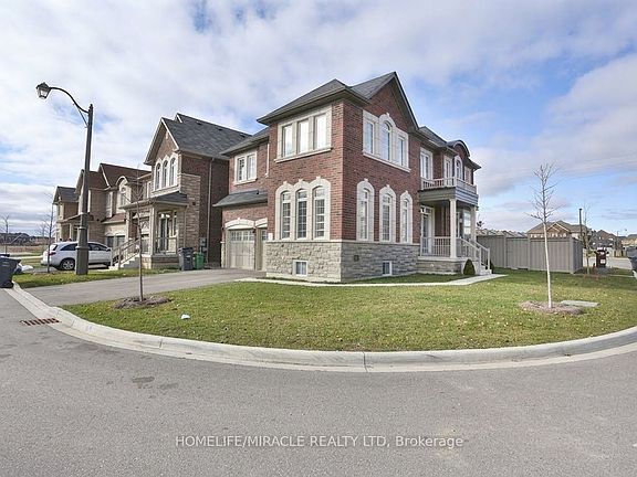 3rd image of 8 Arrowstone Ct