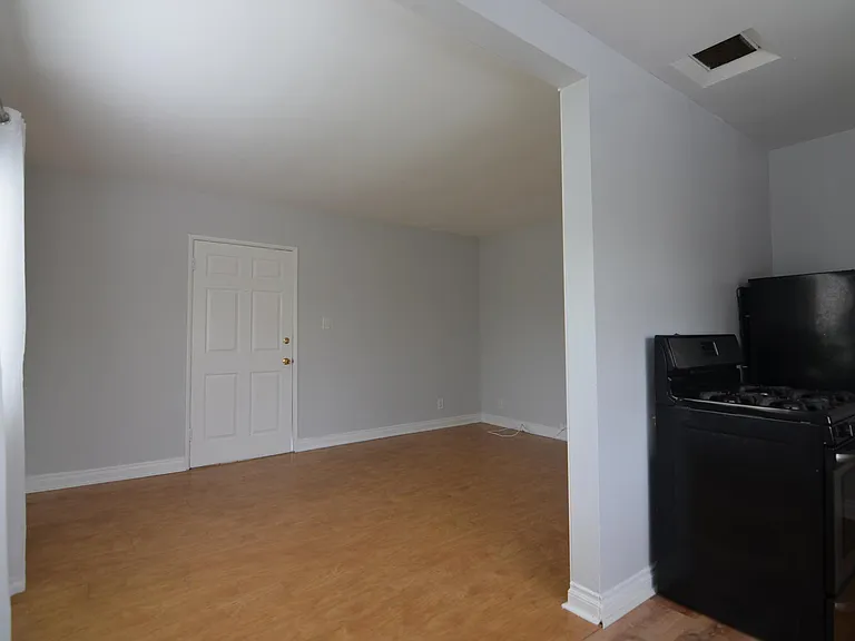 3773 S Barrington Ave #7 — Photo 6