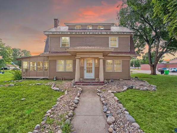 209 W Kluckholm St, Montrose, SD 57048