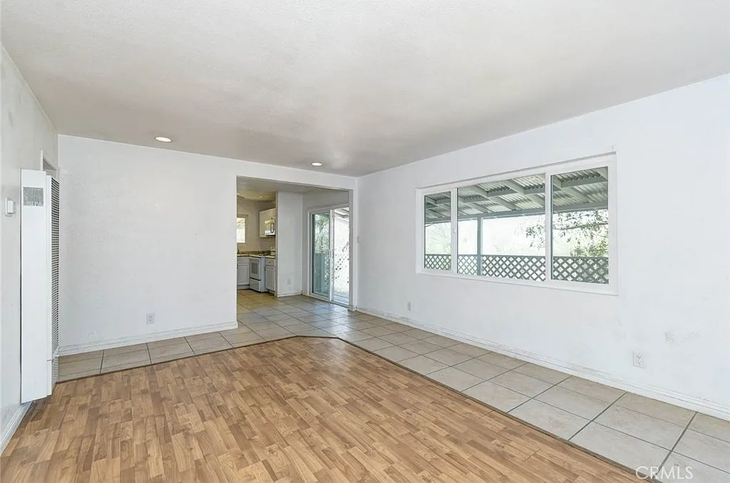 2 bed, 884 sqft, $2,200 — Photo 3
