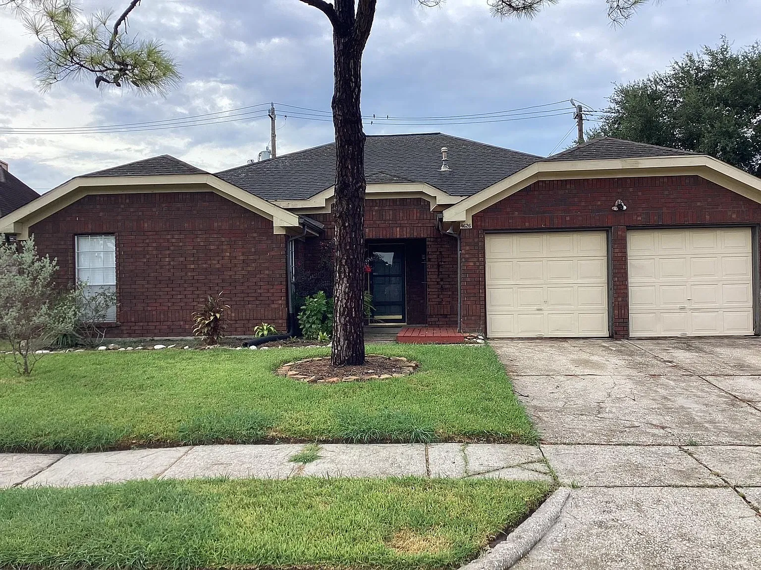 3 bed, 2.0 bath, 1799 sqft, $2,250 — Photo 2