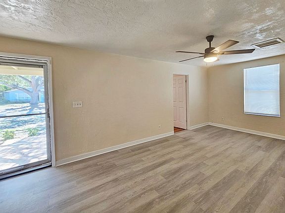4th image of 5610 Kelly Dr N