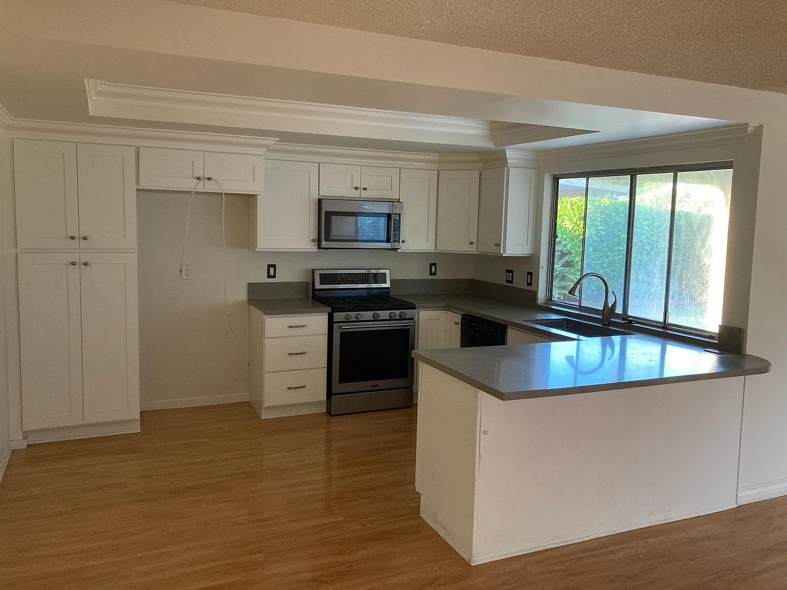 640 S Kenmore St — Photo 3