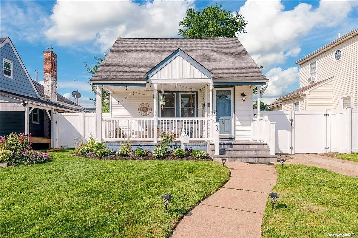 68 Beach Drive photo 1