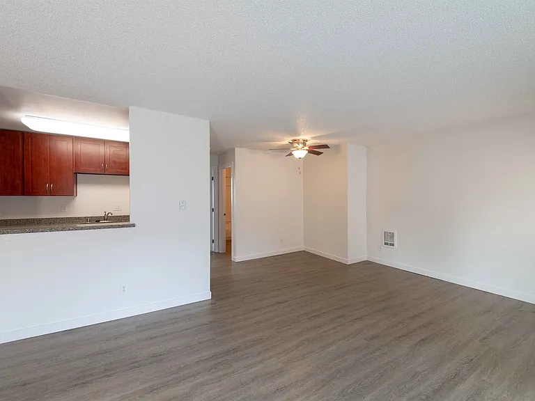 Northern Lights Apartments — Photo 14