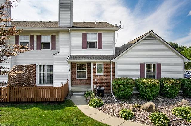 1st image of 253 Barrington Cir #1