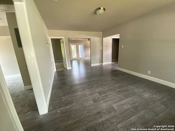 4th image of 202 Dorris St
