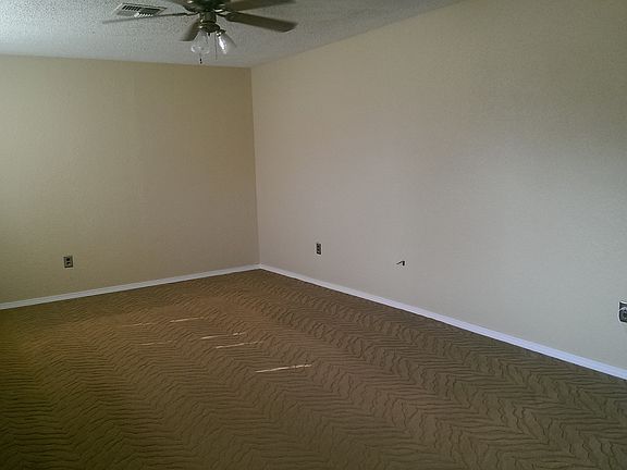 living room w/pony wall