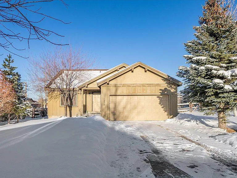 1275 Foxcrest Ct — Photo 3