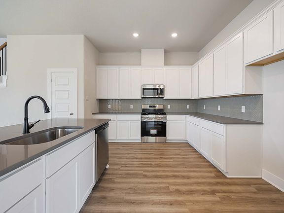 13208 Opera Drive - Van Gogh - Kitchen