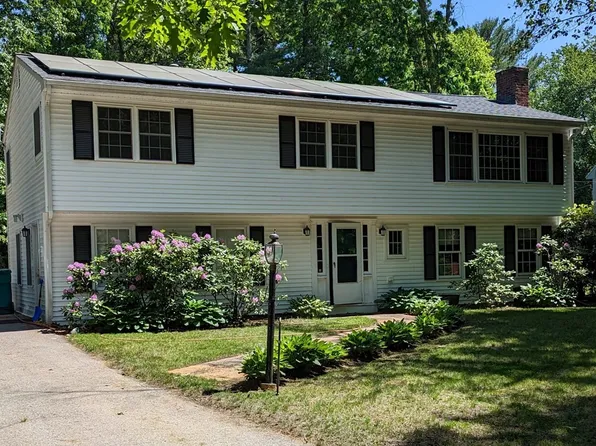 81 High St, Upton, MA 01568