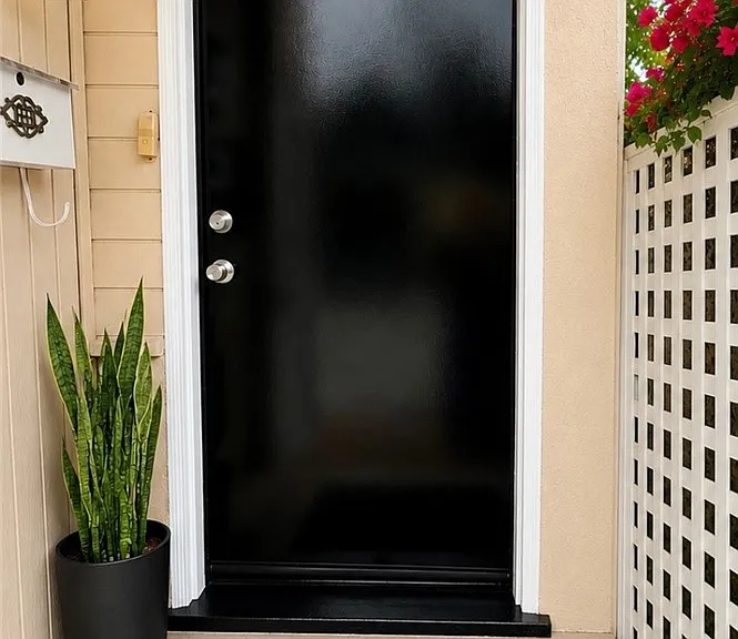 825 Green St — Photo 2