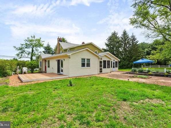 522 Creek Rd, Moorestown, NJ 08057