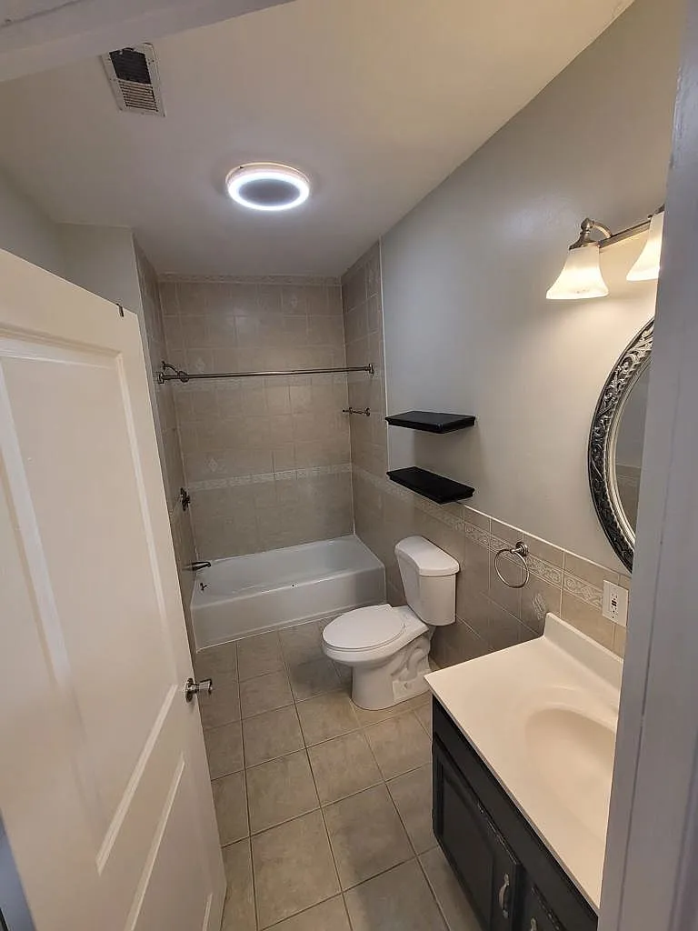 Spacious 1,300 SF 3BR with In-Unit Laundry & Private Rear Deck — Photo 4