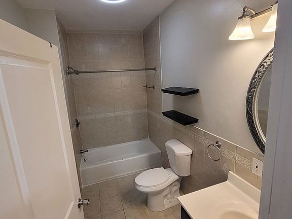 4th image of 67 Devon St #1