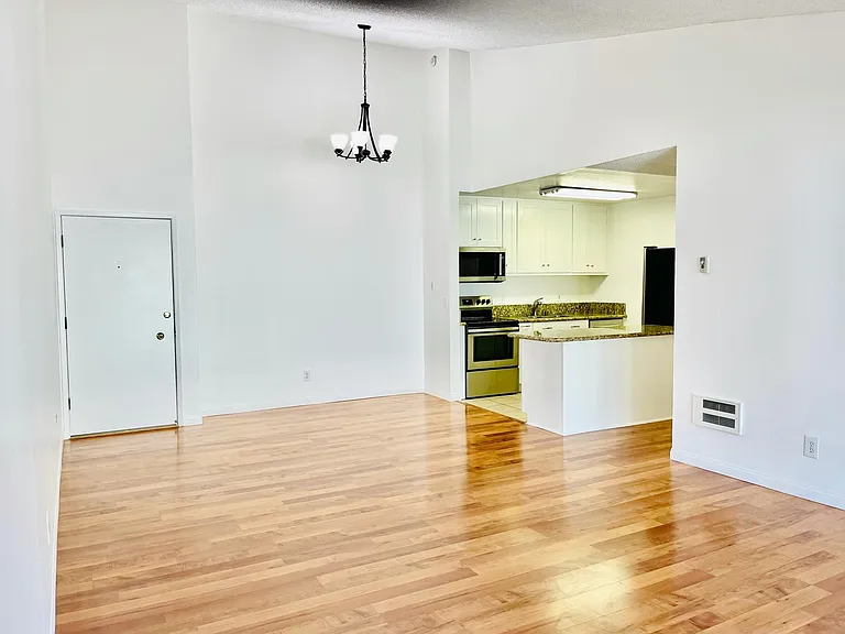 607 S Prospect Ave #301 — Photo 1