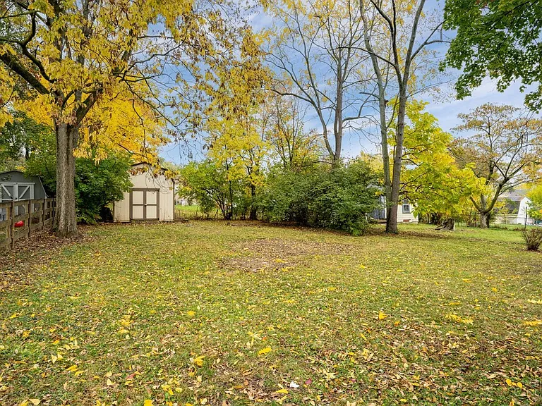 4516 Leslie Ave — Photo 17