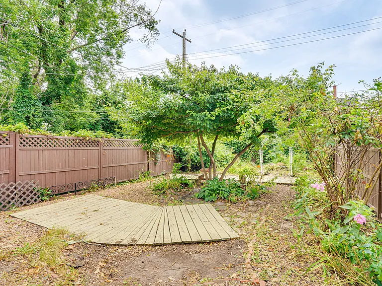 192 Charles Ave — Photo 12