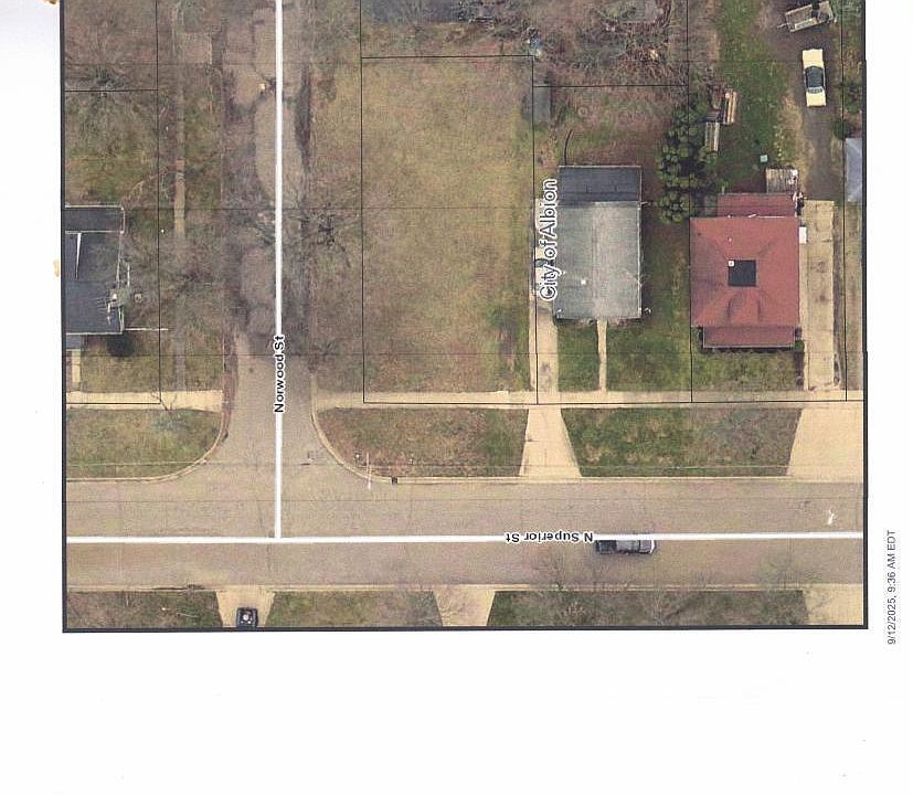 1st image of 822 N Superior St