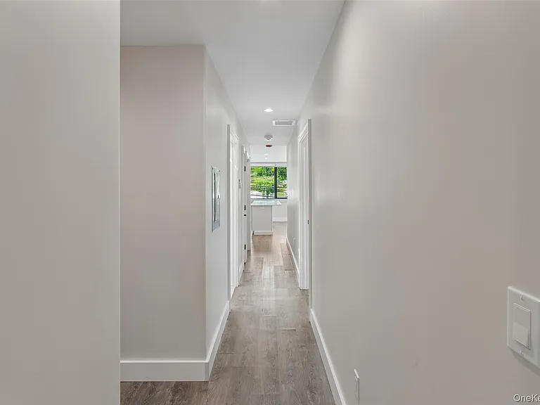 780 New York Ave #B — Photo 5