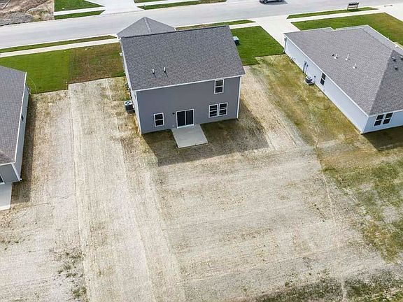 3rd image of 499 Brittania Dr