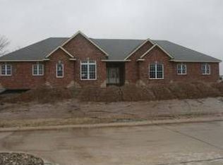 212 Liberty Square Dr, Troy, IL 62294