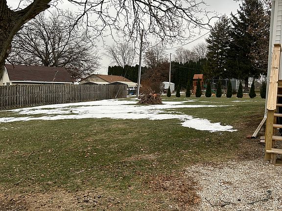 SIDE YARD