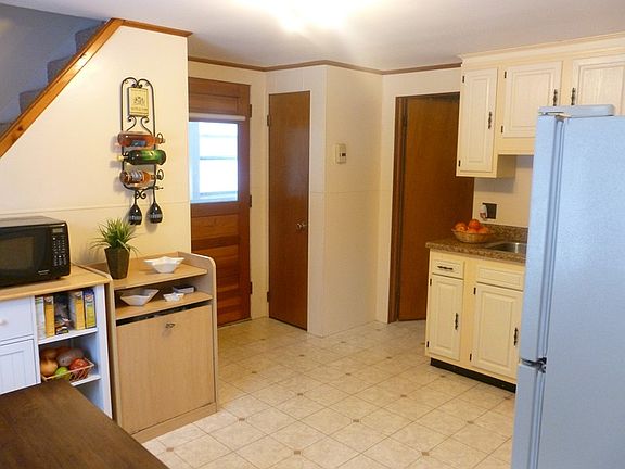 Kitchen with porch door
