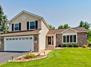 940 Woodbridge Dr, Cary, IL 60013