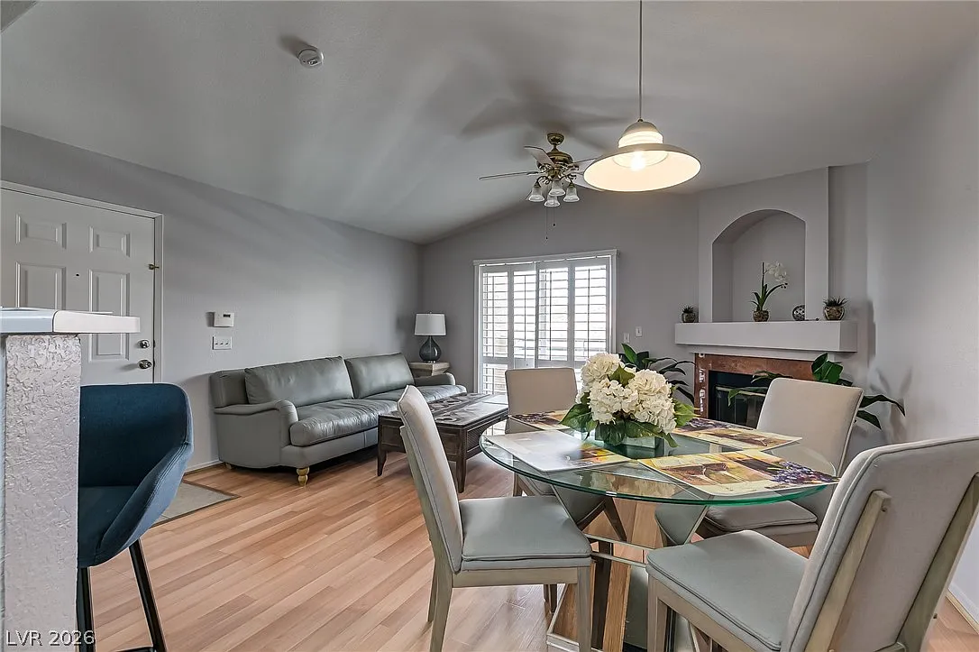 2 bed, 2.0 bath, 1006 sqft, $1,699 — Photo 4