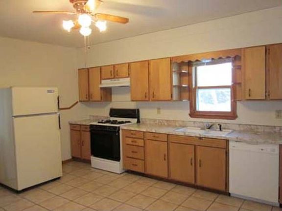 Large Eat-In Kitchen